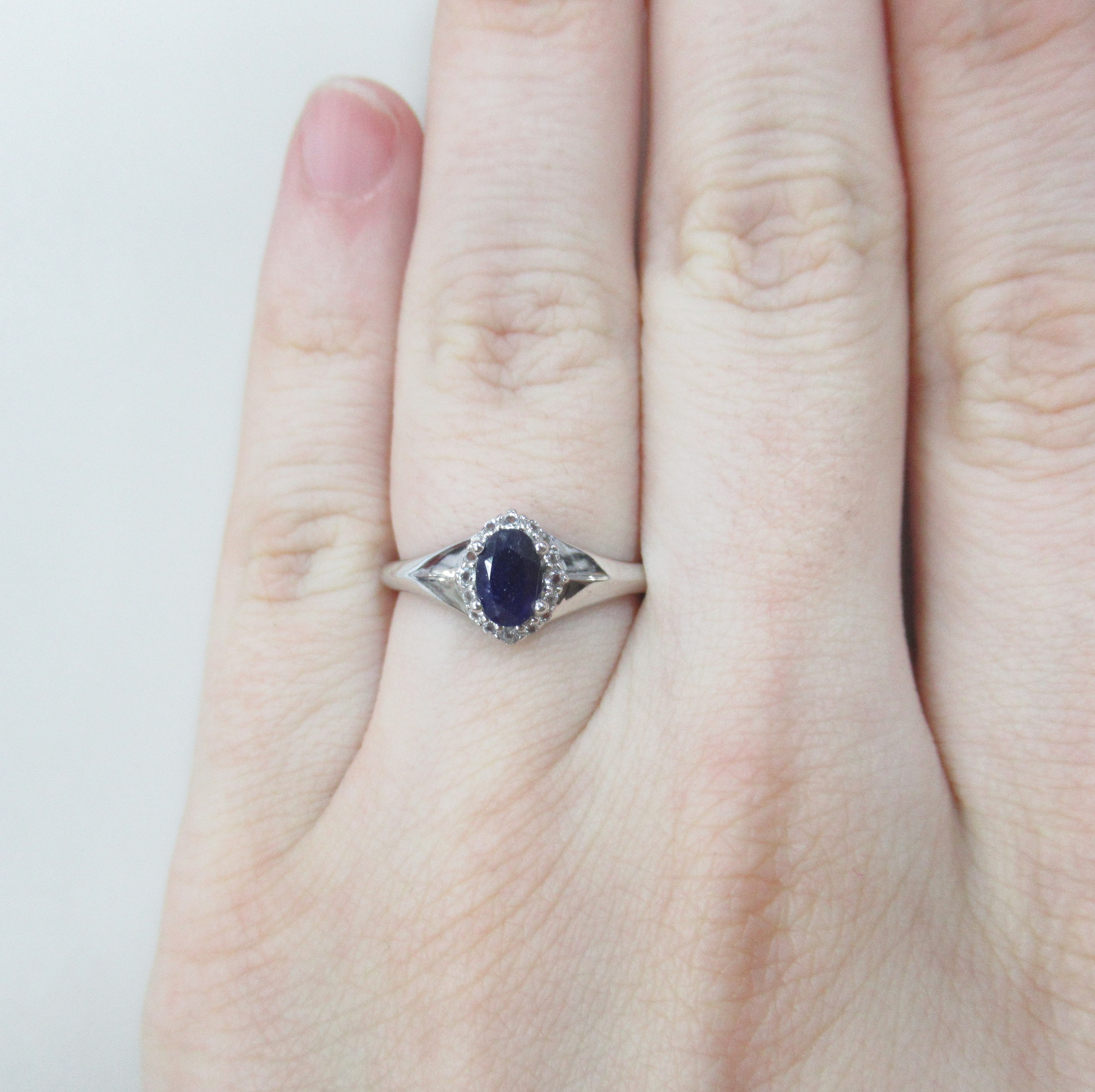 Серебряное кольцо с сапфиром